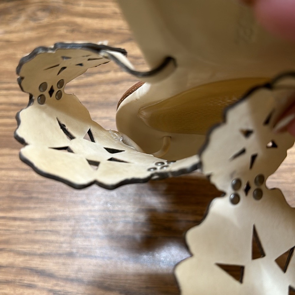 Vera Wang Lavender Cream Leather Sandals - 8 1/2 - Picture 9 of 11